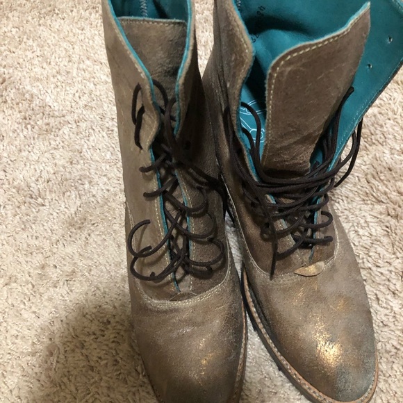 Boots - Picture 2 of 8